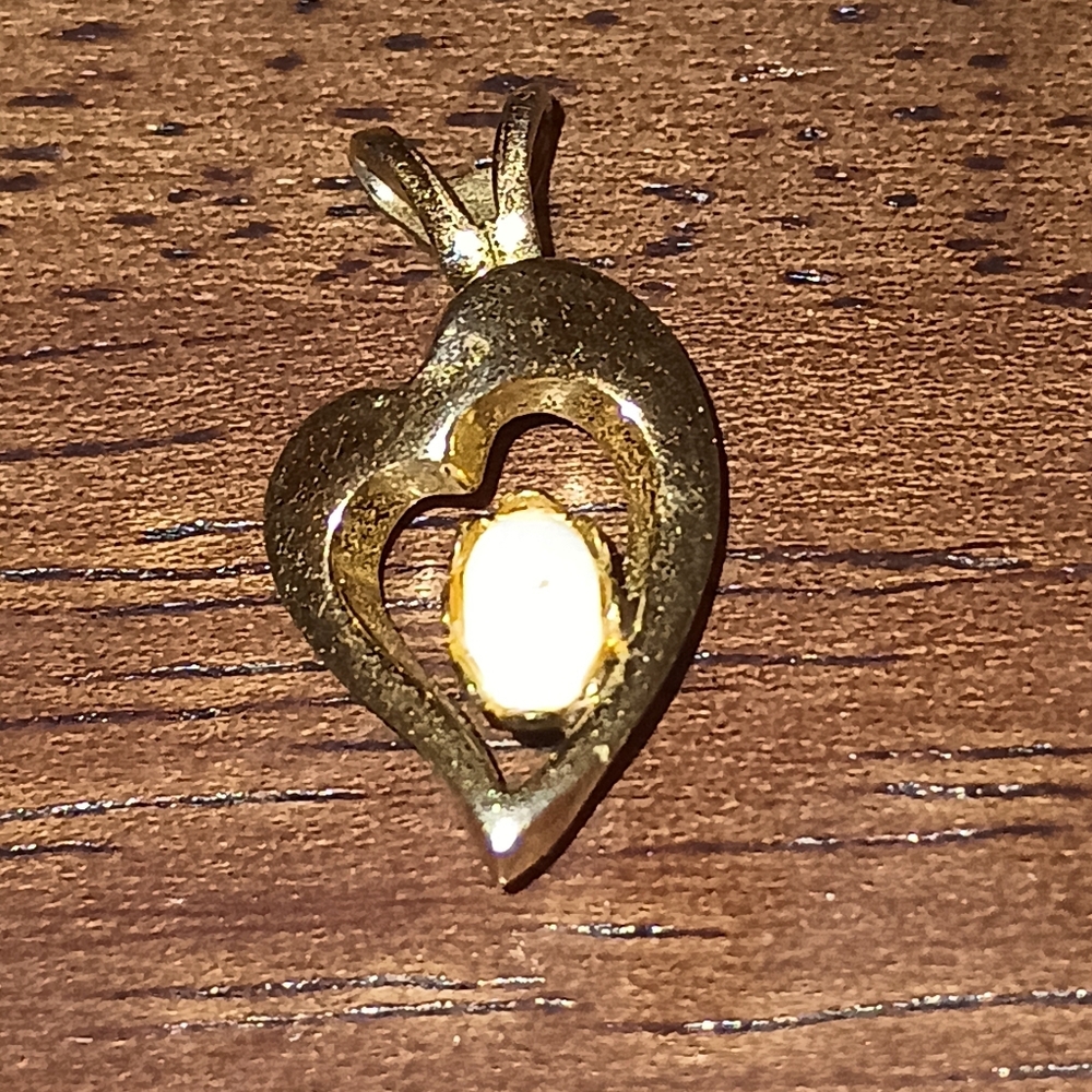 Open Heart Genuine Opal 14kgf Pendant